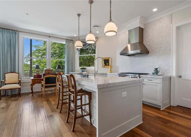 Property at 281 15th St NE #202, Atlanta, GA 30309, 2 beds, 2 baths