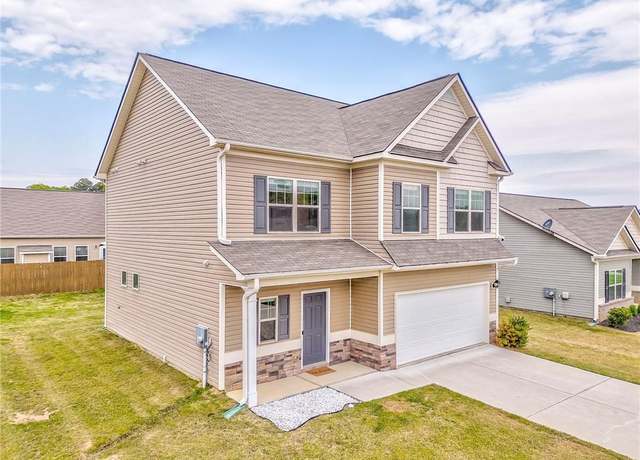 Property at 211 Birch Ln, Calhoun, GA 30701, 3 beds, 2.5 baths