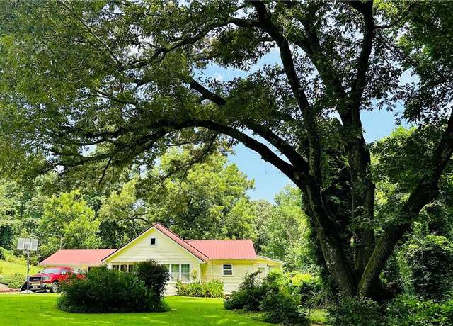 Property at 2582 White Sulphur Rd, Gainesville, GA 30501, 3 beds, 1 bath