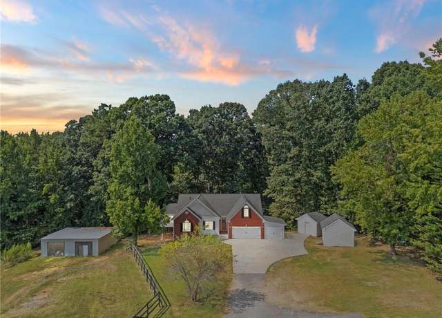 Property at 2957 Berry Rd, Loganville, GA 30052, 7 beds, 3 baths