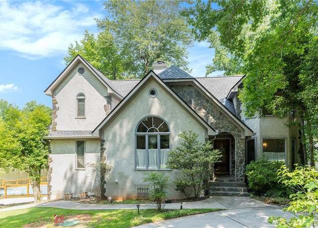 Property at 86 Sunset Ct, Senoia, GA 30276, 4 beds, 4 baths