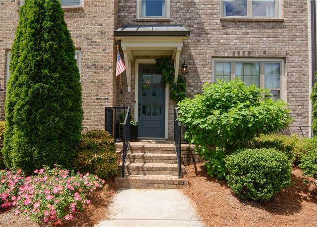 Property at 14 Lochurst Ln #153, Roswell, GA 30076, 3 beds, 3.5 baths