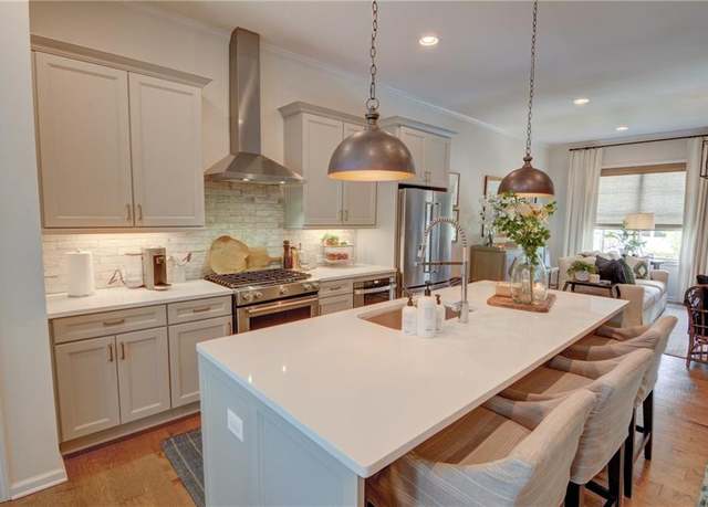 Property at 14 Lochurst Ln #153, Roswell, GA 30076, 3 beds, 3.5 baths