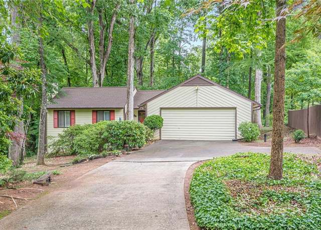 Property at 2174 Kinridge Rd, Marietta, GA 30062, 3 beds, 2 baths