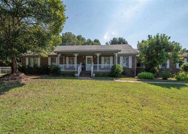 Property at 4100 Kings Hwy, Douglasville, GA 30135, 3 beds, 2 baths