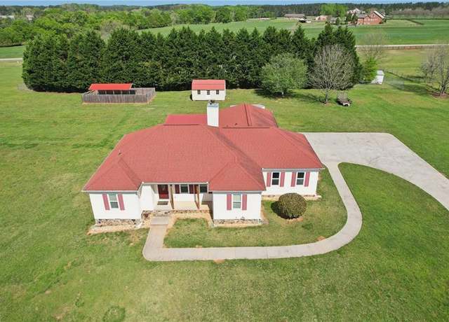 Property at 1760 Ridgecrest Dr, Monroe, GA 30655, 3 beds, 2 baths
