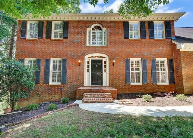 Property at 2935 Abbottswell Dr, Alpharetta, GA 30022, 4 beds, 2.5 baths