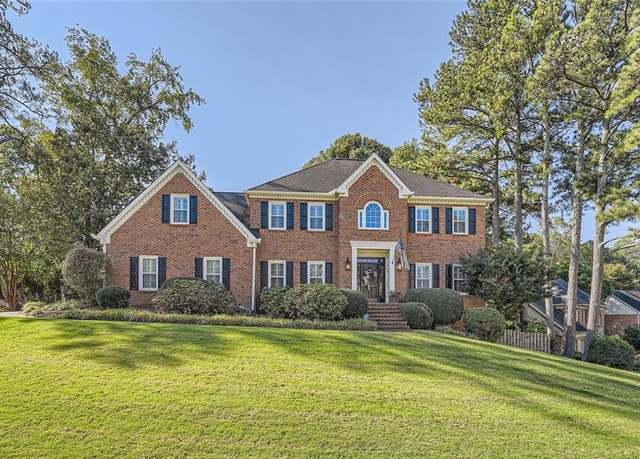 Property at 4742 Balmoral Way NE, Marietta, GA 30068, 5 beds, 4.5 baths