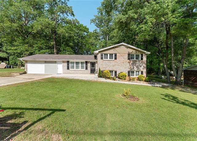 Property at 4070 Lauada Dr, Douglasville, GA 30135, 6 beds, 3 baths