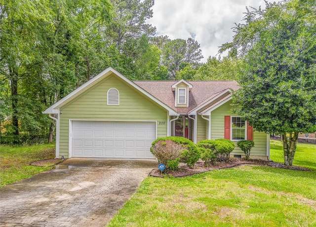 Property at 200 Wildwood Cir SE, Calhoun, GA 30701, 3 beds, 2 baths