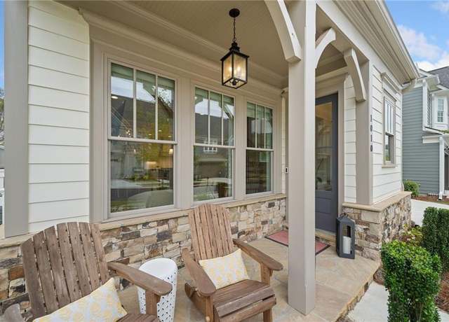 Property at 1010 Fendley St, Woodstock, GA 30188, 5 beds, 4 baths