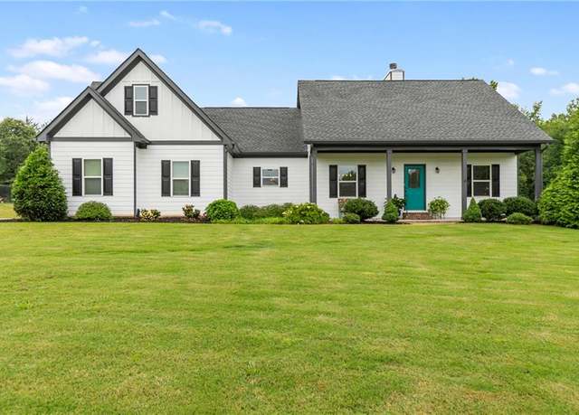 Property at 163 Stillmeadow Dr, Commerce, GA 30529, 4 beds, 2 baths