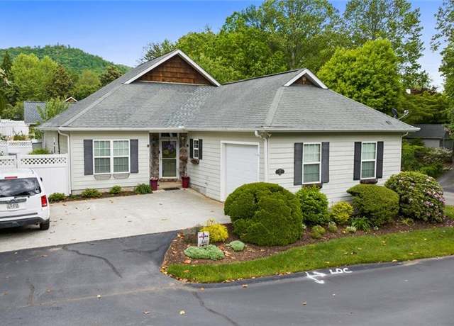 Property at 419 Long View Cir, Hiawassee, GA 30546, 3 beds, 2 baths
