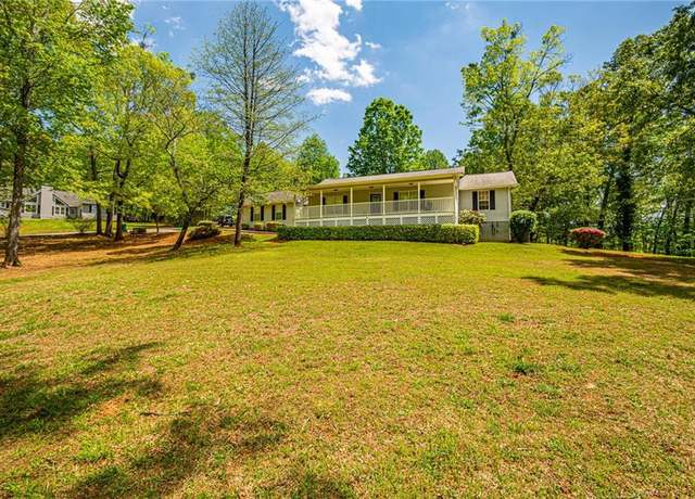 Property at 38 Georgia Ave, Dahlonega, GA 30533, 3 beds, 2 baths