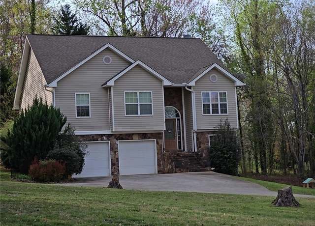 Property at 147 Crest Winds Dr, Clarkesville, GA 30523, 4 beds, 2 baths