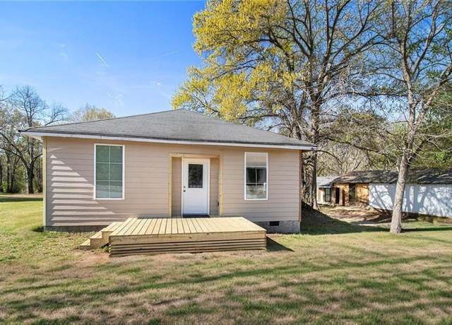 Property at 724 Searcy Ave, Griffin, GA 30223, 4 beds, 4 baths