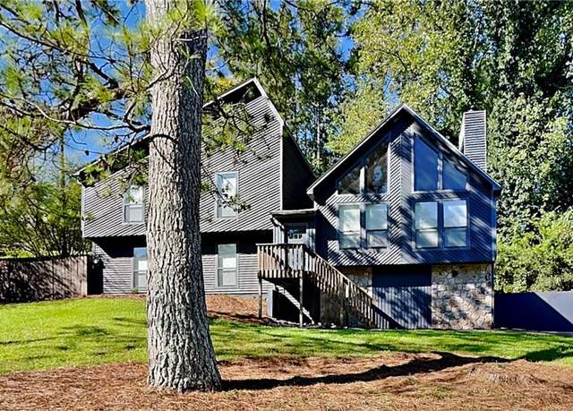 Property at 570 Charing Cross Dr, Marietta, GA 30066, 3 beds, 3 baths