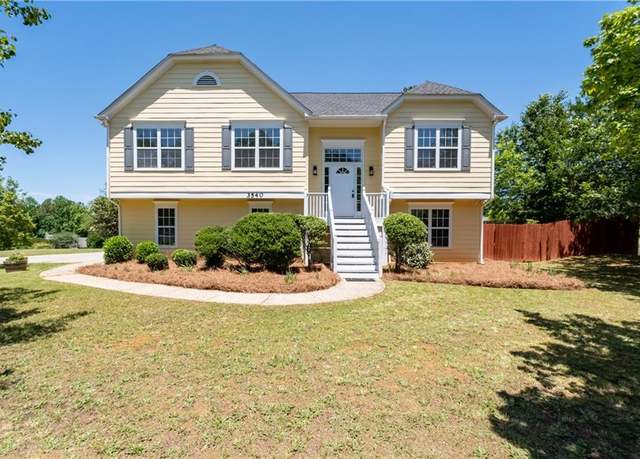 Property at 3540 Owl Brow Ct, Cumming, GA 30028, 4 beds, 3 baths