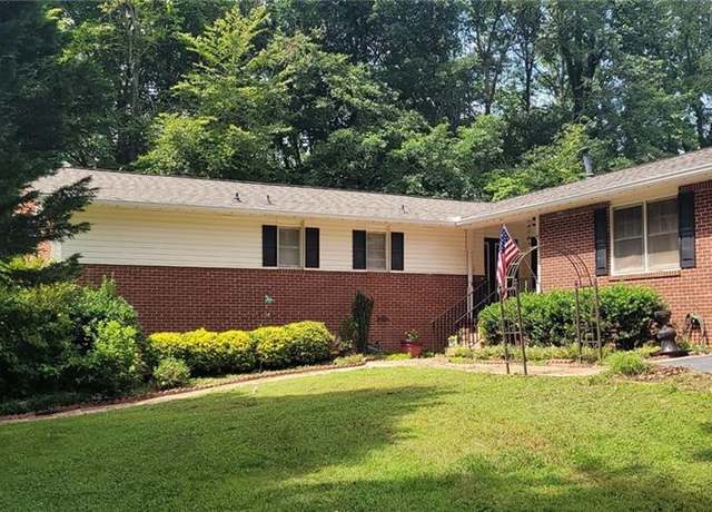 Property at 100 Knollwood Ln, Cumming, GA 30040, 5 beds, 3 baths