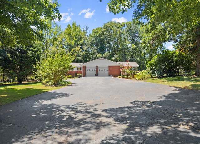 Property at 100 Knollwood Ln, Cumming, GA 30040, 5 beds, 3 baths