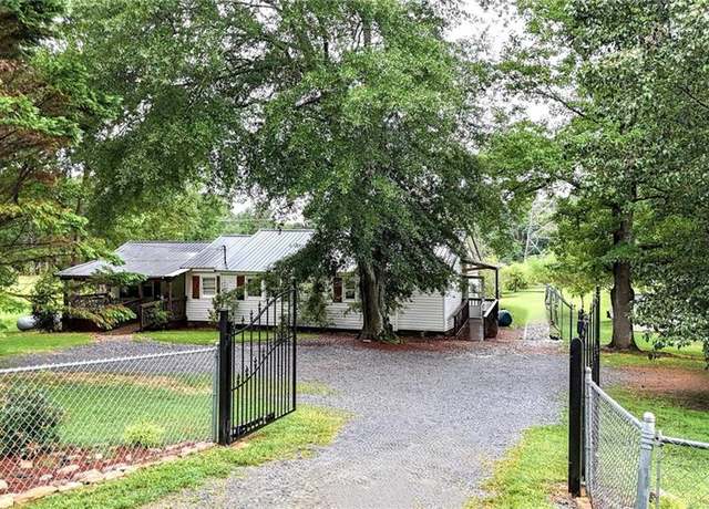Property at 400 Hall Memorial Rd NW, Calhoun, GA 30701, 3 beds, 2 baths