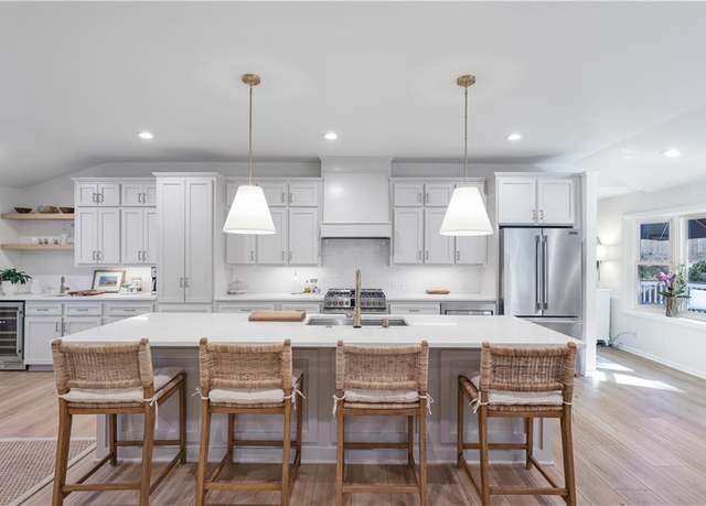 Property at 455 Grenock Cir, Atlanta, GA 30328, 3 beds, 2 baths