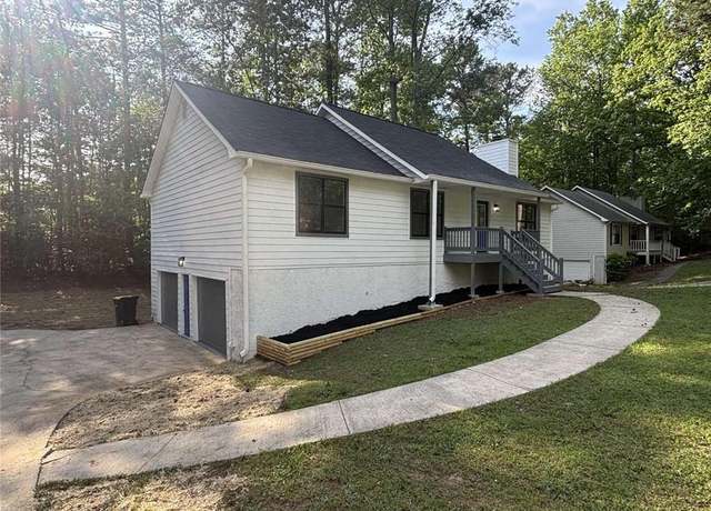 Property at 600 Mary Erna Dr, Fairburn, GA 30213, 4 beds, 2 baths
