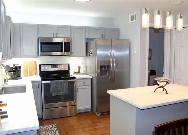 Property at 402 Summer Pl, Norcross, GA 30071, 2 beds, 2.5 baths