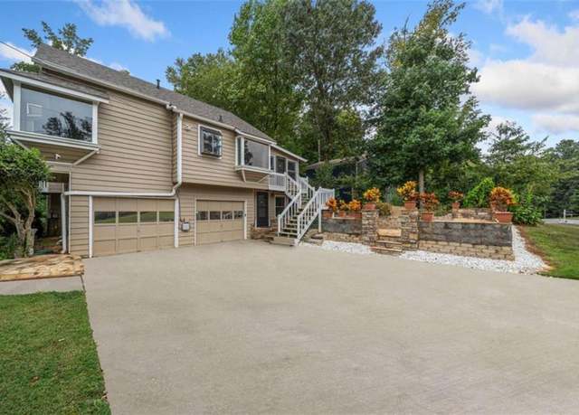 Property at 3278 Winter Wood Ct, Marietta, GA 30062, 5 beds, 3 baths