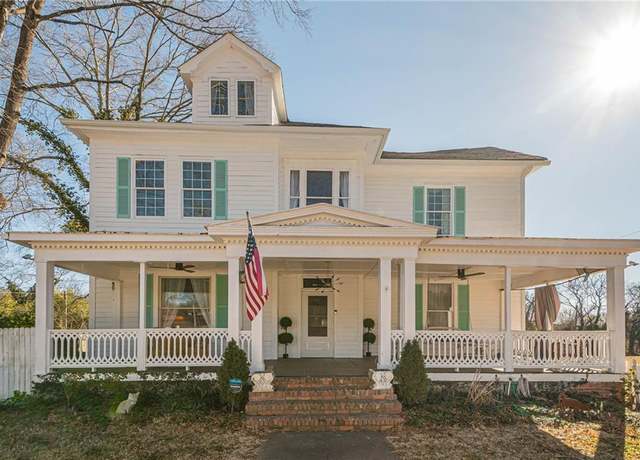 Property at 1208 N Broad St NE, Rome, GA 30161, 6 beds, 3.5 baths