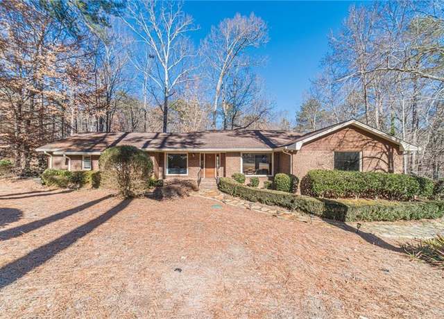 Property at 2612 Cliffview Dr, Lilburn, GA 30047, 3 beds, 3 baths