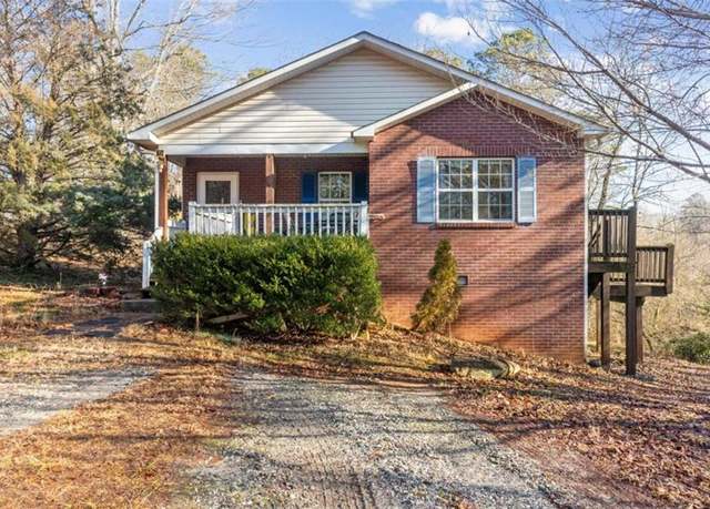 Property at 110 Clearview St, Clarkesville, GA 30523, 3 beds, 1 bath