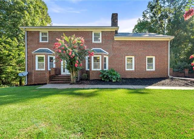 Property at 140 Forest Lake Dr, Fayetteville, GA 30215, 4 beds, 3.5 baths
