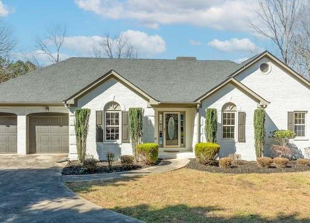 Property at 8160 Stone Hill Rd, Cumming, GA 30028, 5 beds, 3 baths