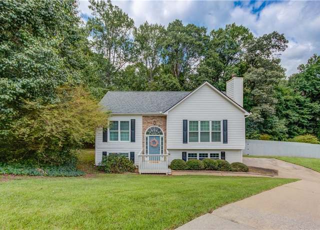 Property at 1925 Hampton Creek Ln, Hoschton, GA 30548, 3 beds, 2.5 baths