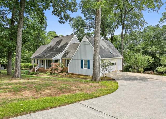 Property at 5622 Williamsburg Dr, Norcross, GA 30093, 5 beds, 4 baths