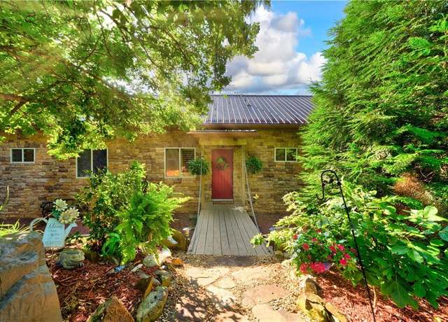 Property at 325 Weoka Ct, Ellijay, GA 30540, 4 beds, 3.5 baths