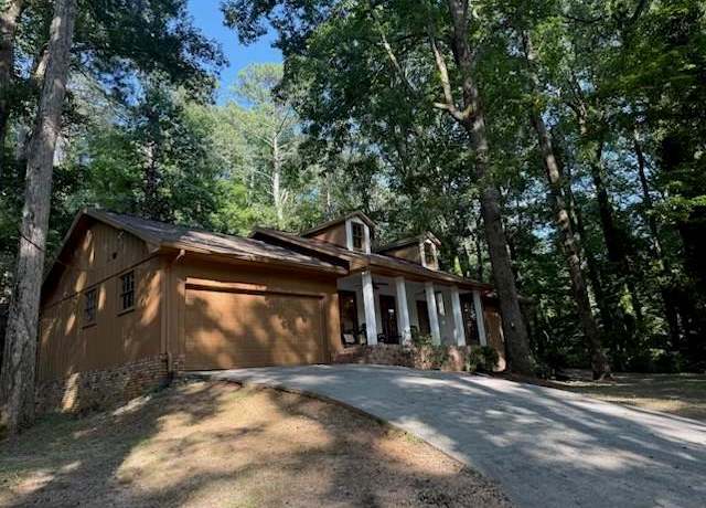 Property at 1159 Woodland Cir, Lawrenceville, GA 30043, 3 beds, 2 baths