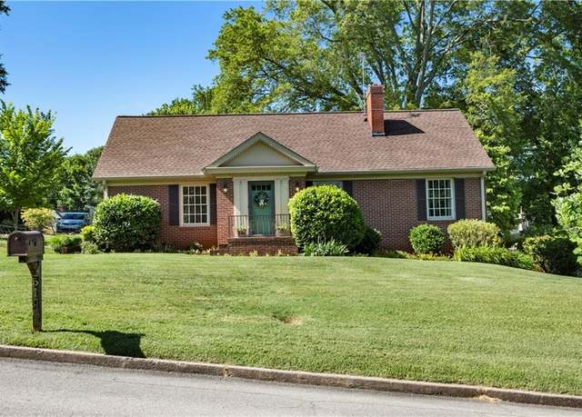 Property at 512 Williamsburg Dr, Dalton, GA 30720, 3 beds, 2 baths