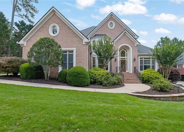 Property at 910 Burren Dr, Alpharetta, GA 30004, 5 beds, 5.5 baths