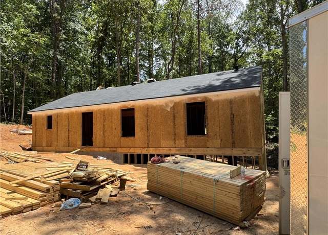 Property at 137 Cheyenne Trl, Martin, GA 30557, 3 beds, 2 baths