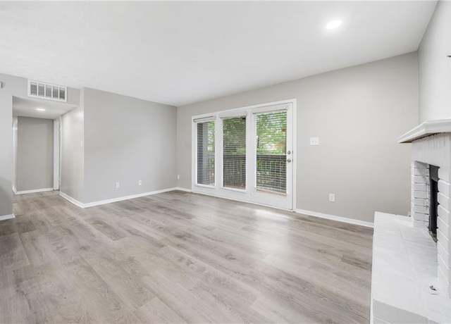 Property at 113 Tuxworth Cir, Decatur, GA 30033, 3 beds, 2 baths