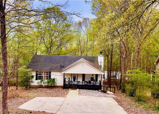 Property at 6600 Crystal Cove Trl, Gainesville, GA 30506, 3 beds, 2 baths