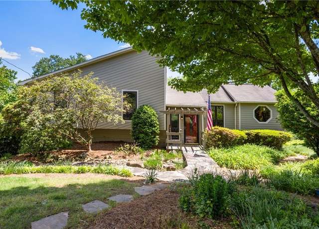 Property at 635 Stone Harbor Pkwy SW, Marietta, GA 30060, 3 beds, 3 baths