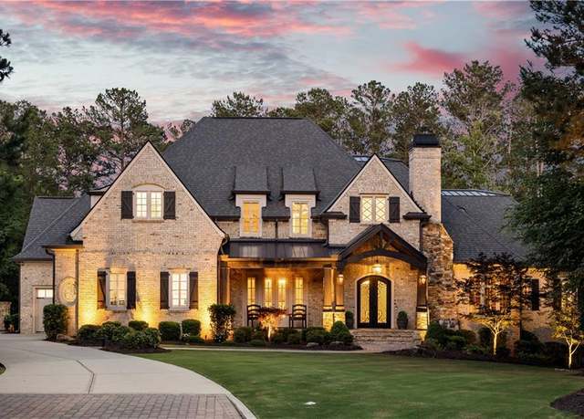 Property at 670 Trinity Pl, Suwanee, GA 30024, 6 beds, 6 baths