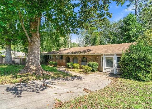 Property at 2830 Knollview Dr, Decatur, GA 30034, 3 beds, 2 baths