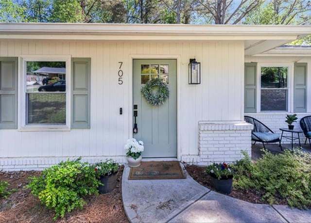 Property at 705 Stewart Cir NW, Marietta, GA 30064, 3 beds, 2 baths