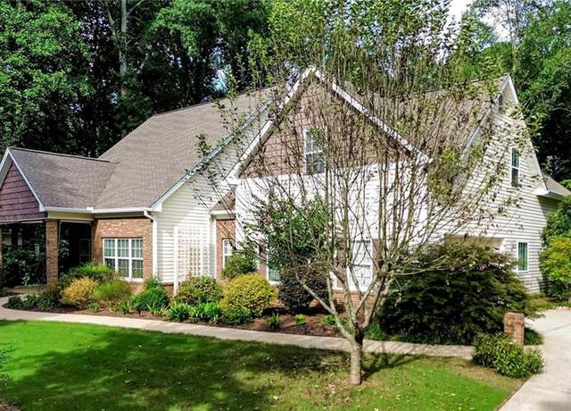 Property at 445 Tuxedo Dr, Commerce, GA 30530, 4 beds, 3 baths