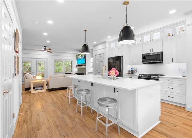 Property at 208 Wade Creek Rd, Alpharetta, GA 30009, 4 beds, 3.5 baths