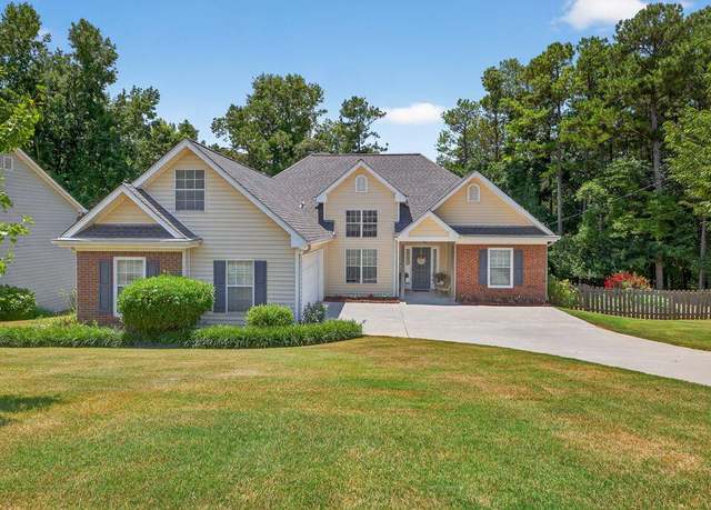 Property at 4860 Hunt Club Dr, Flowery Branch, GA 30542, 4 beds, 2 baths